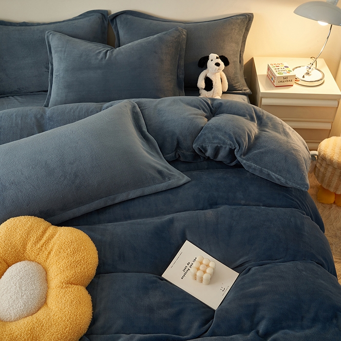 91家纺网 家纺一手货源 找家纺 2025新款多巴胺小红书纯色牛奶绒四件套牛奶绒被套跨境定制-风格二 宾利蓝