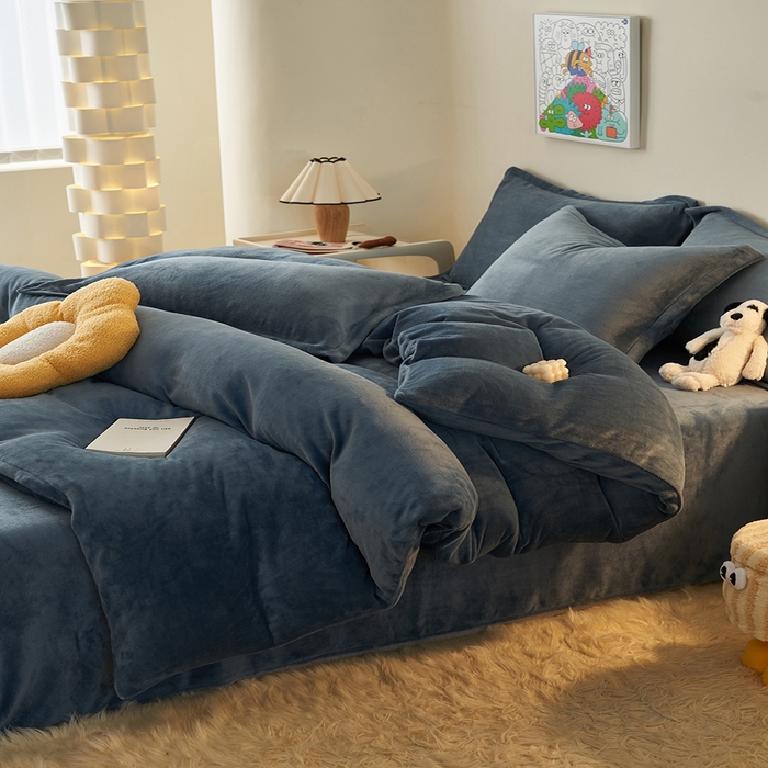 91家纺网 家纺一手货源 找家纺 2025新款多巴胺小红书纯色牛奶绒四件套牛奶绒被套跨境定制-风格二 宾利蓝