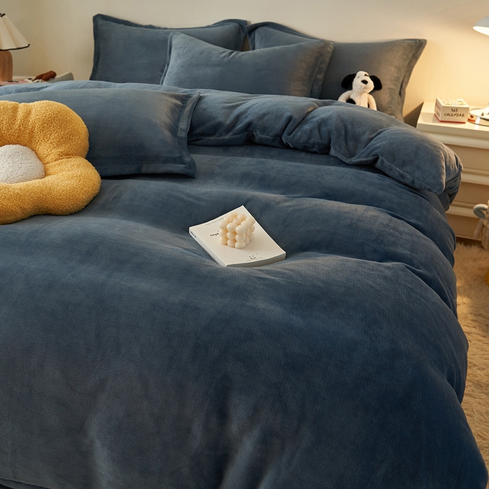 91家纺网 家纺一手货源 找家纺 2025新款多巴胺小红书纯色牛奶绒四件套牛奶绒被套跨境定制-风格二 宾利蓝