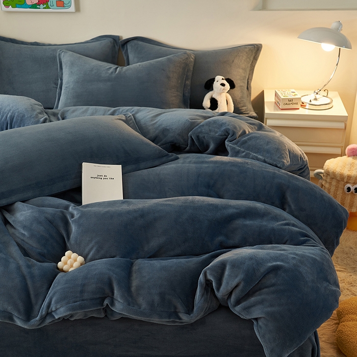 91家纺网 家纺一手货源 找家纺 2025新款多巴胺小红书纯色牛奶绒四件套牛奶绒被套跨境定制-风格二 宾利蓝