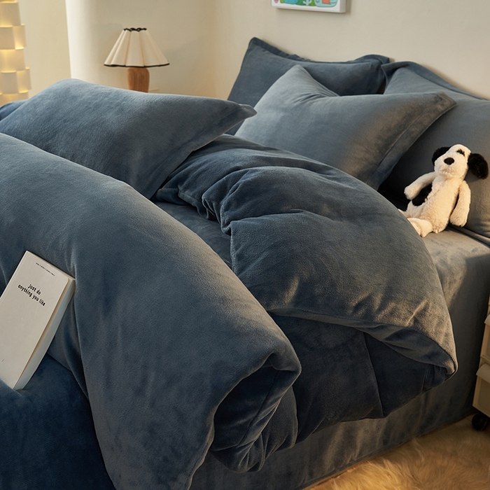 91家纺网 家纺一手货源 找家纺 2025新款多巴胺小红书纯色牛奶绒四件套牛奶绒被套跨境定制-风格二 宾利蓝