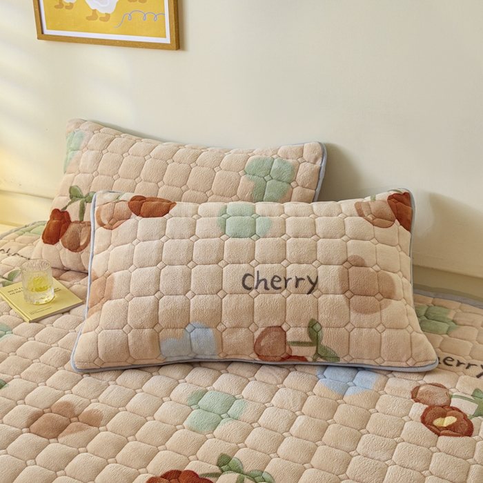 91家纺网 家纺一手货源 找家纺 （总）卡伦家纺 2025新款A类牛奶绒夹棉加厚床垫单人双人床垫保护垫