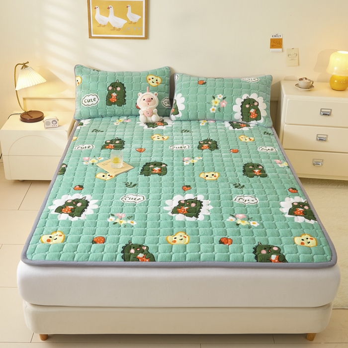 91家纺网 家纺一手货源 找家纺 卡伦家纺 2025新款A类牛奶绒夹棉加厚床垫单人双人床垫保护垫 呆萌恐龙