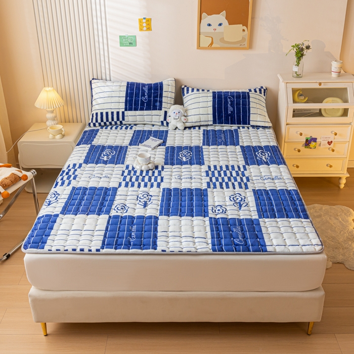 91家纺网 家纺一手货源 找家纺 卡伦家纺 2025新款A类牛奶绒夹棉加厚床垫单人双人床垫保护垫 花开一夏