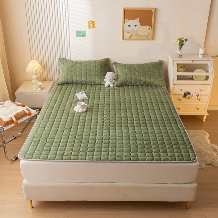 91家纺网 家纺一手货源 找家纺 卡伦家纺 2025新款A类牛奶绒夹棉加厚床垫单人双人床垫保护垫 抹茶绿