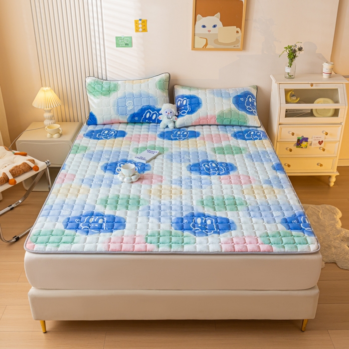 91家纺网 家纺一手货源 找家纺 卡伦家纺 2025新款A类牛奶绒夹棉加厚床垫单人双人床垫保护垫 云端漫步