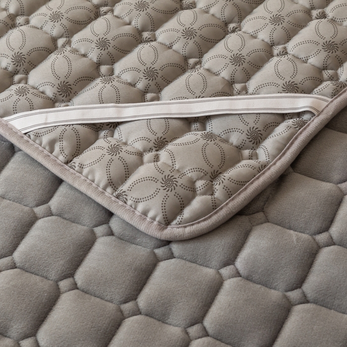 91家纺网 家纺一手货源 找家纺 卡伦家纺 2025新款A类牛奶绒夹棉加厚床垫单人双人床垫保护垫 高级灰