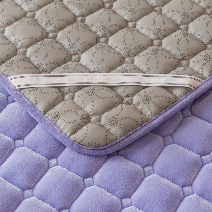 91家纺网 家纺一手货源 找家纺 卡伦家纺 2025新款A类牛奶绒夹棉加厚床垫单人双人床垫保护垫 高雅紫