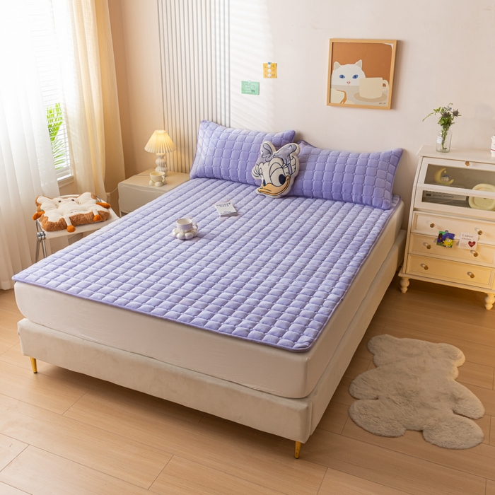91家纺网 家纺一手货源 找家纺 卡伦家纺 2025新款A类牛奶绒夹棉加厚床垫单人双人床垫保护垫 高雅紫