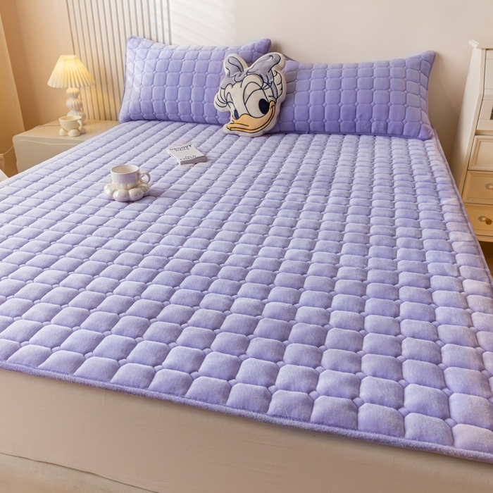 91家纺网 家纺一手货源 找家纺 卡伦家纺 2025新款A类牛奶绒夹棉加厚床垫单人双人床垫保护垫 高雅紫