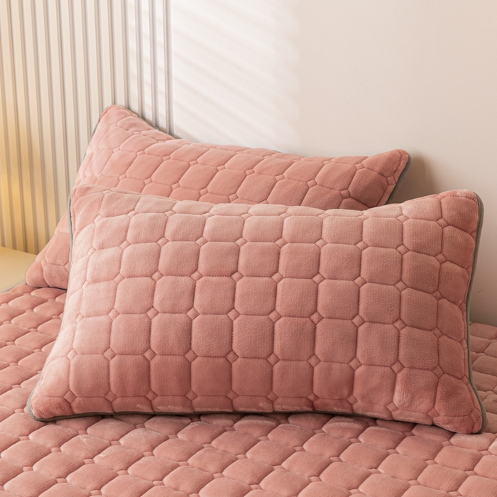 91家纺网 家纺一手货源 找家纺 卡伦家纺 2025新款A类牛奶绒夹棉加厚床垫单人双人床垫保护垫 红豆沙