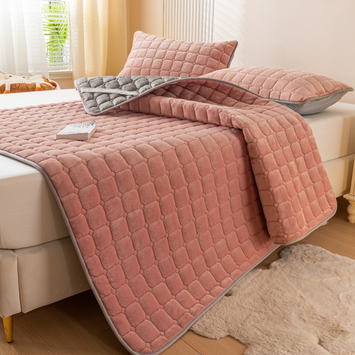 91家纺网 家纺一手货源 找家纺 卡伦家纺 2025新款A类牛奶绒夹棉加厚床垫单人双人床垫保护垫 红豆沙