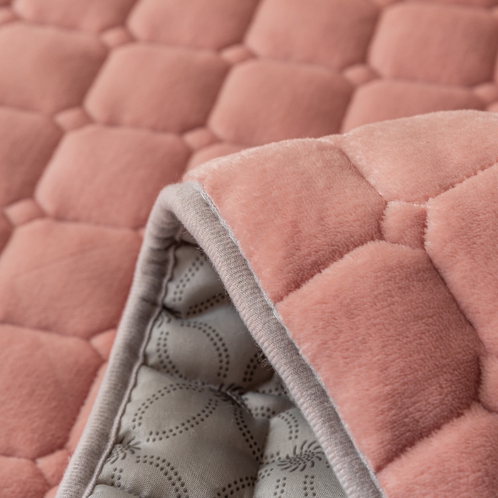 91家纺网 家纺一手货源 找家纺 卡伦家纺 2025新款A类牛奶绒夹棉加厚床垫单人双人床垫保护垫 红豆沙