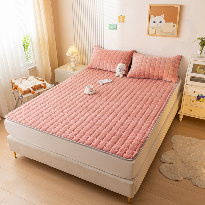 91家纺网 家纺一手货源 找家纺 卡伦家纺 2025新款A类牛奶绒夹棉加厚床垫单人双人床垫保护垫 红豆沙