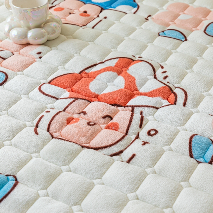 91家纺网 家纺一手货源 找家纺 卡伦家纺 2025新款A类牛奶绒夹棉加厚床垫单人双人床垫保护垫 花间蘑力