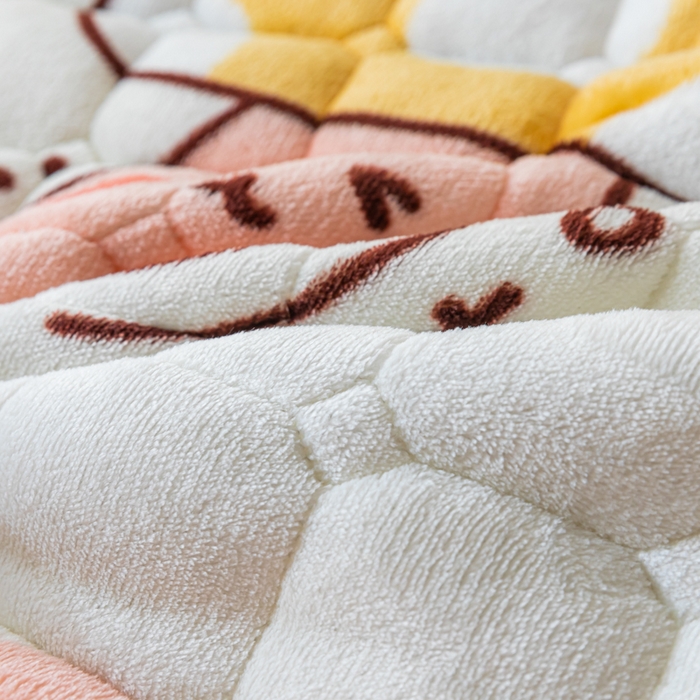 91家纺网 家纺一手货源 找家纺 卡伦家纺 2025新款A类牛奶绒夹棉加厚床垫单人双人床垫保护垫 花间蘑力