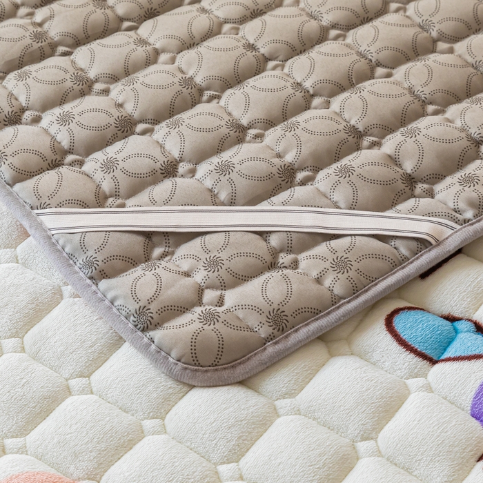 91家纺网 家纺一手货源 找家纺 卡伦家纺 2025新款A类牛奶绒夹棉加厚床垫单人双人床垫保护垫 花间蘑力