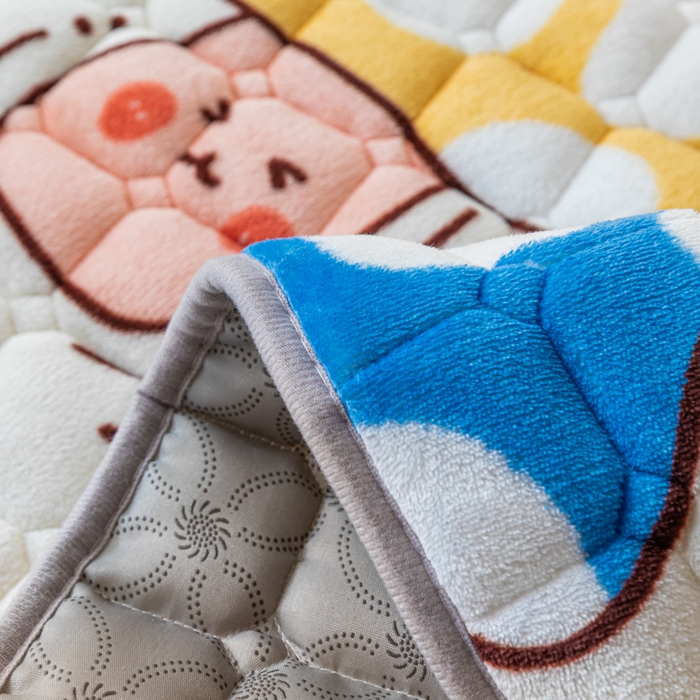 91家纺网 家纺一手货源 找家纺 卡伦家纺 2025新款A类牛奶绒夹棉加厚床垫单人双人床垫保护垫 花间蘑力