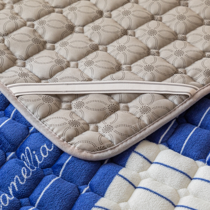 91家纺网 家纺一手货源 找家纺 卡伦家纺 2025新款A类牛奶绒夹棉加厚床垫单人双人床垫保护垫 花开一夏