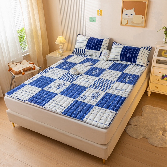 91家纺网 家纺一手货源 找家纺 卡伦家纺 2025新款A类牛奶绒夹棉加厚床垫单人双人床垫保护垫 花开一夏