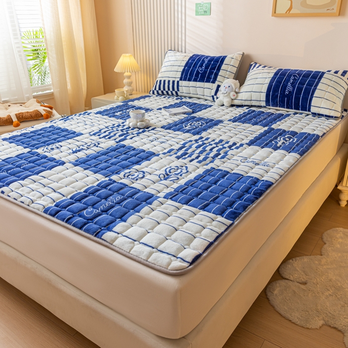 91家纺网 家纺一手货源 找家纺 卡伦家纺 2025新款A类牛奶绒夹棉加厚床垫单人双人床垫保护垫 花开一夏