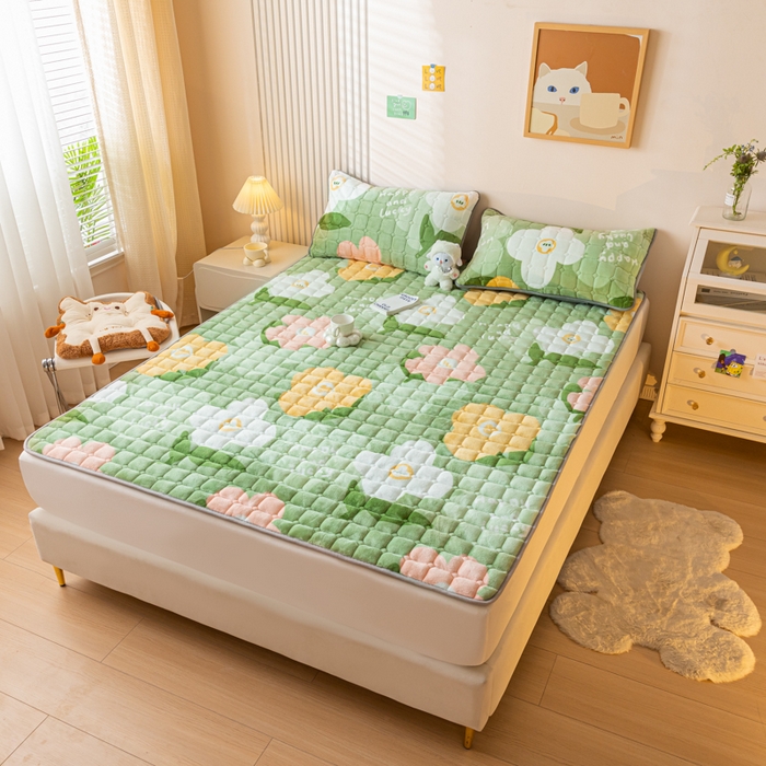 91家纺网 家纺一手货源 找家纺 卡伦家纺 2025新款A类牛奶绒夹棉加厚床垫单人双人床垫保护垫 花之谷