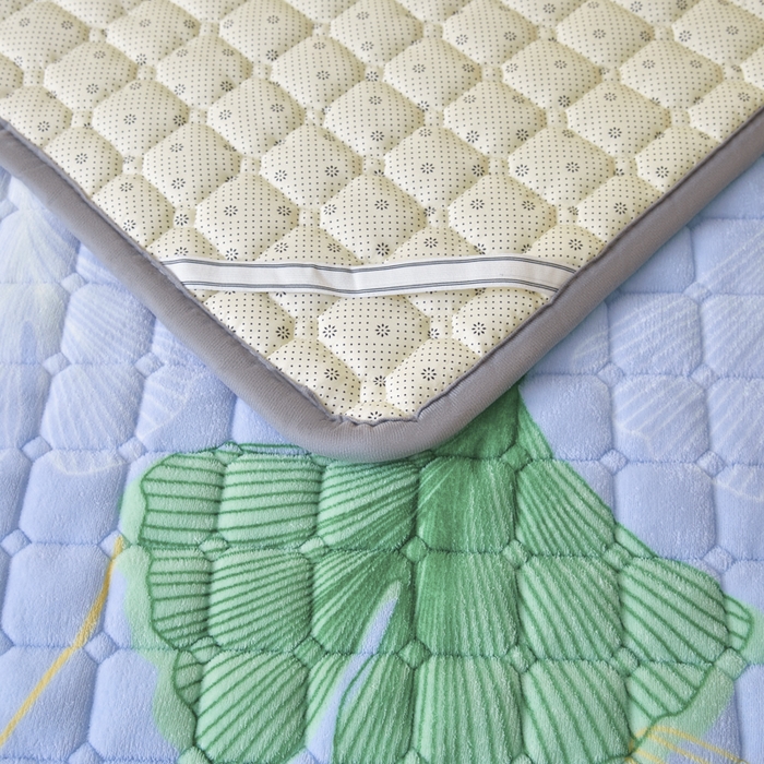 91家纺网 家纺一手货源 找家纺 卡伦家纺 2025新款A类牛奶绒夹棉加厚床垫单人双人床垫保护垫 金叶飘香