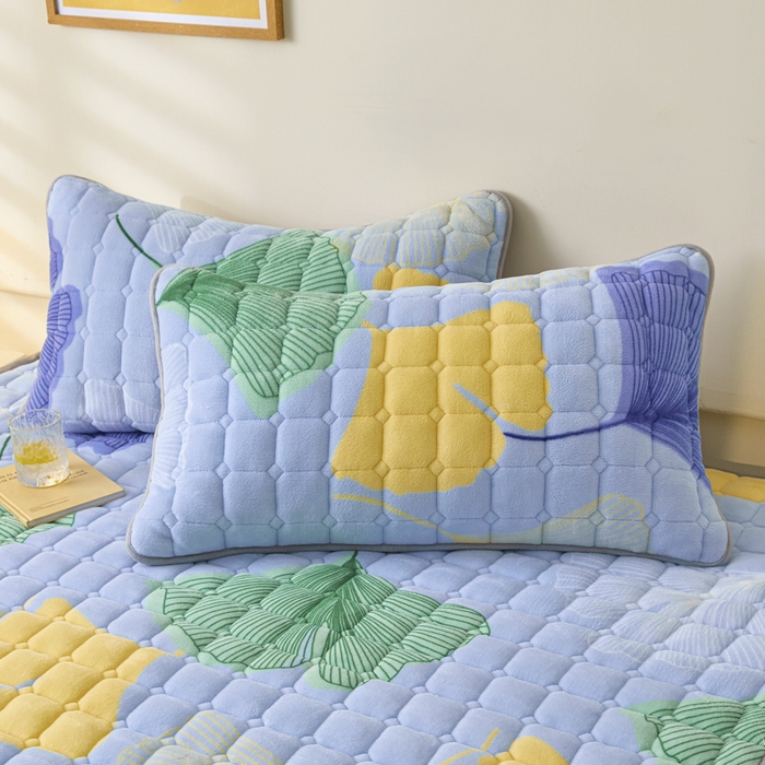 91家纺网 家纺一手货源 找家纺 卡伦家纺 2025新款A类牛奶绒夹棉加厚床垫单人双人床垫保护垫 金叶飘香