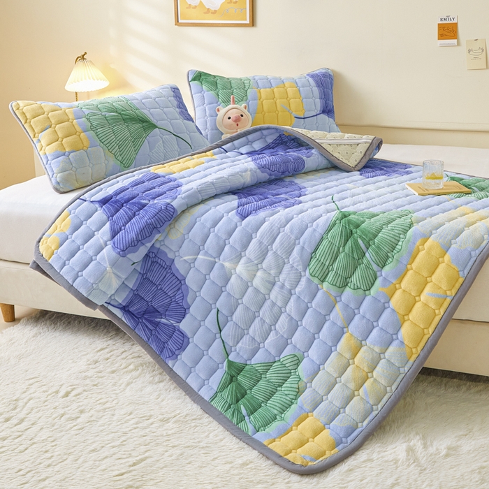 91家纺网 家纺一手货源 找家纺 卡伦家纺 2025新款A类牛奶绒夹棉加厚床垫单人双人床垫保护垫 金叶飘香