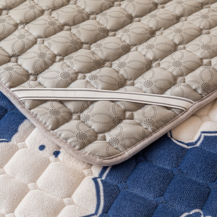 91家纺网 家纺一手货源 找家纺 卡伦家纺 2025新款A类牛奶绒夹棉加厚床垫单人双人床垫保护垫 开心乐园