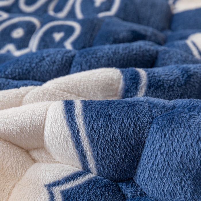 91家纺网 家纺一手货源 找家纺 卡伦家纺 2025新款A类牛奶绒夹棉加厚床垫单人双人床垫保护垫 开心乐园