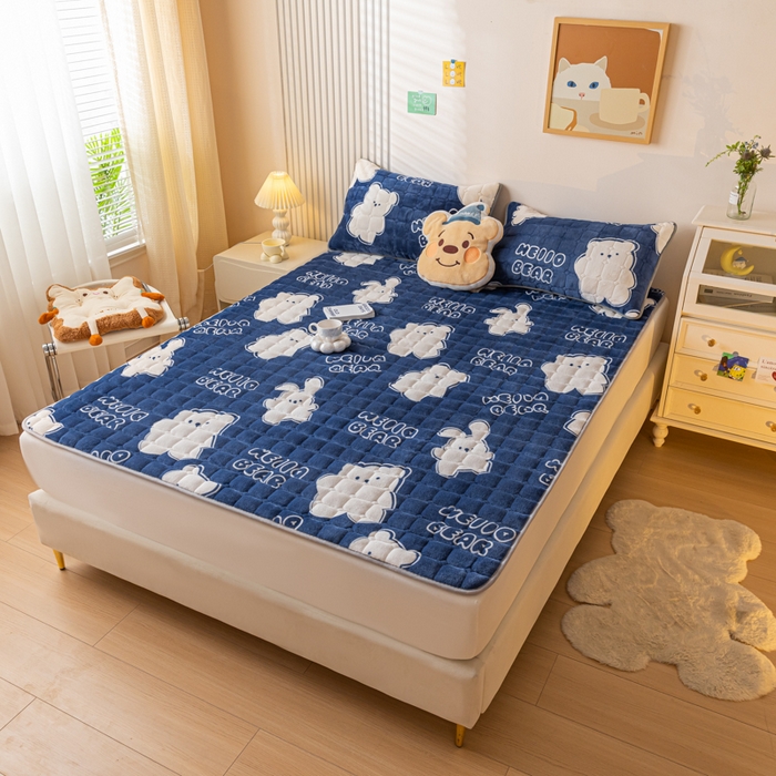 91家纺网 家纺一手货源 找家纺 卡伦家纺 2025新款A类牛奶绒夹棉加厚床垫单人双人床垫保护垫 开心乐园