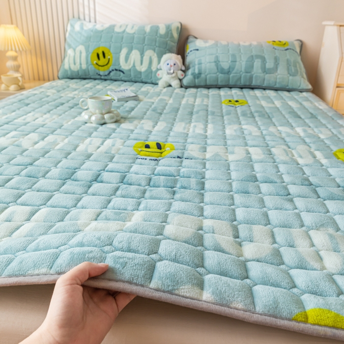 91家纺网 家纺一手货源 找家纺 卡伦家纺 2025新款A类牛奶绒夹棉加厚床垫单人双人床垫保护垫 梦想创造家