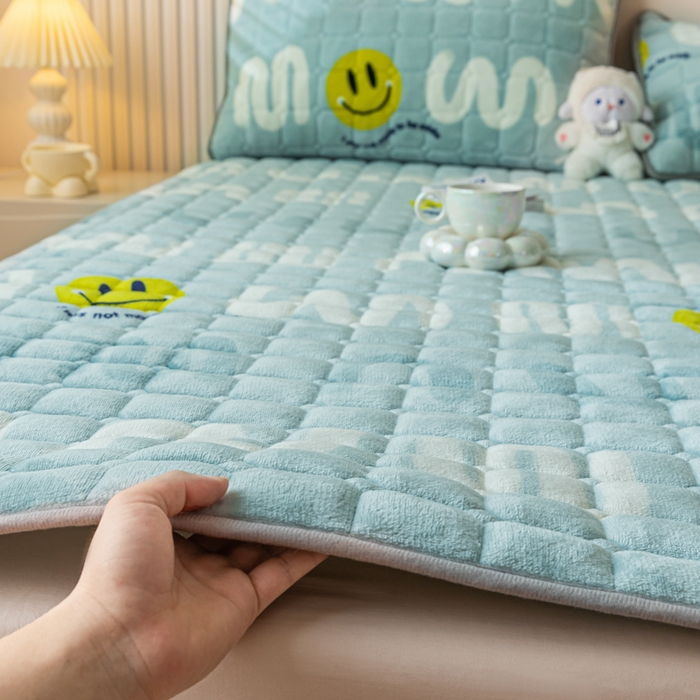 91家纺网 家纺一手货源 找家纺 卡伦家纺 2025新款A类牛奶绒夹棉加厚床垫单人双人床垫保护垫 梦想创造家