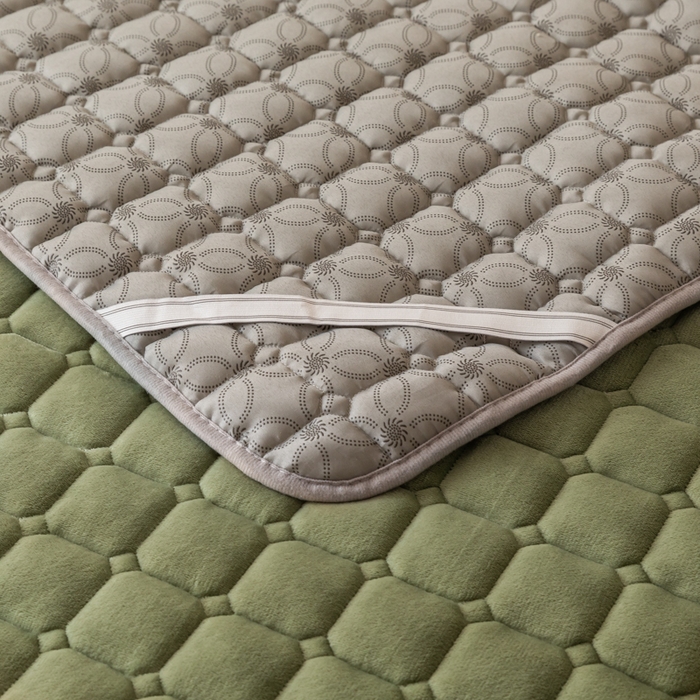 91家纺网 家纺一手货源 找家纺 卡伦家纺 2025新款A类牛奶绒夹棉加厚床垫单人双人床垫保护垫 抹茶绿