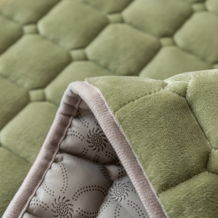 91家纺网 家纺一手货源 找家纺 卡伦家纺 2025新款A类牛奶绒夹棉加厚床垫单人双人床垫保护垫 抹茶绿