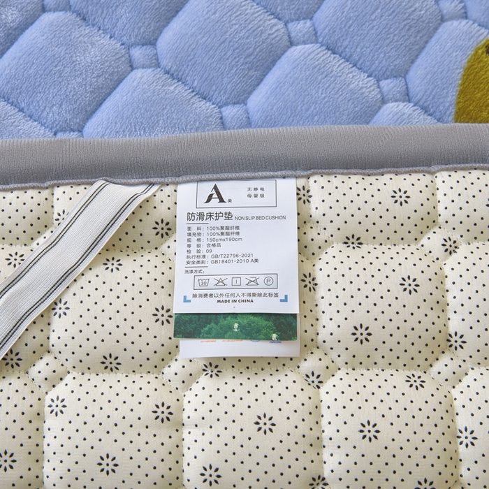 91家纺网 家纺一手货源 找家纺 卡伦家纺 2025新款A类牛奶绒夹棉加厚床垫单人双人床垫保护垫 南瓜灰灰