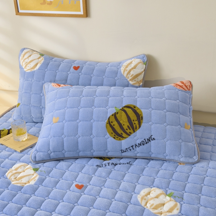 91家纺网 家纺一手货源 找家纺 卡伦家纺 2025新款A类牛奶绒夹棉加厚床垫单人双人床垫保护垫 南瓜灰灰