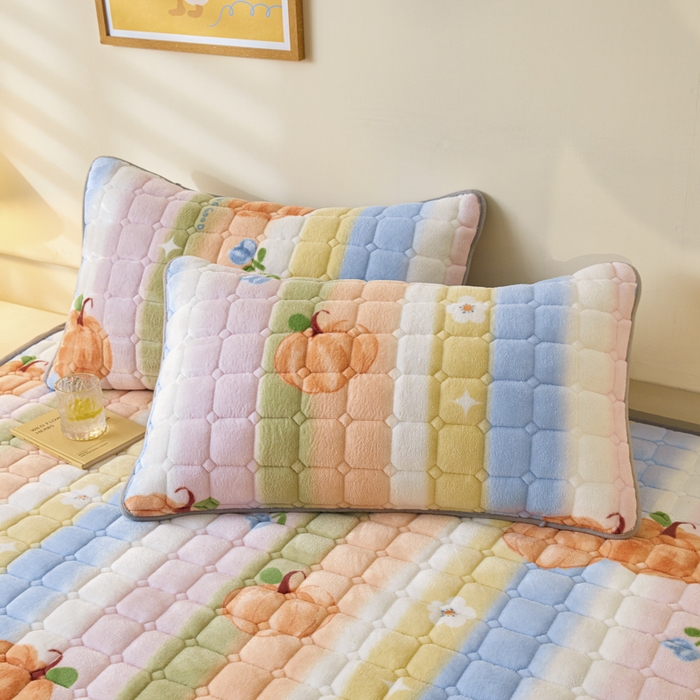 91家纺网 家纺一手货源 找家纺 卡伦家纺 2025新款A类牛奶绒夹棉加厚床垫单人双人床垫保护垫 南瓜派