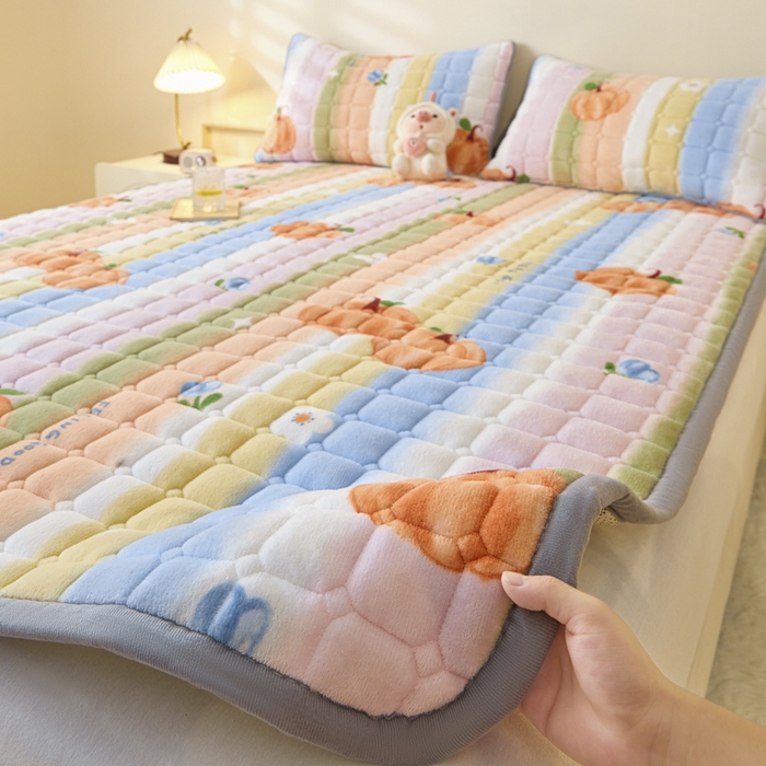 91家纺网 家纺一手货源 找家纺 卡伦家纺 2025新款A类牛奶绒夹棉加厚床垫单人双人床垫保护垫 南瓜派