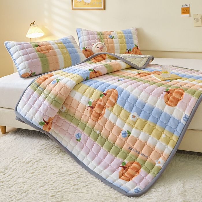 91家纺网 家纺一手货源 找家纺 卡伦家纺 2025新款A类牛奶绒夹棉加厚床垫单人双人床垫保护垫 南瓜派