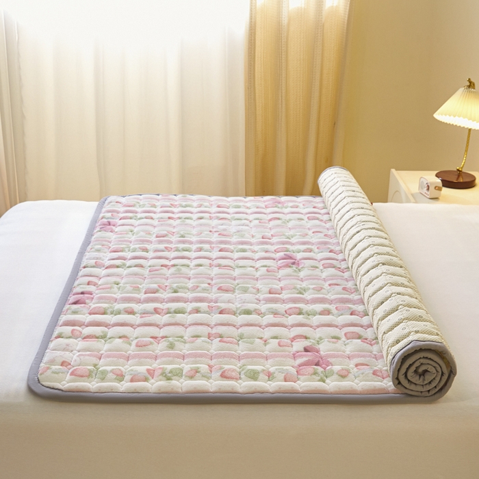 91家纺网 家纺一手货源 找家纺 卡伦家纺 2025新款A类牛奶绒夹棉加厚床垫单人双人床垫保护垫 青春曲调