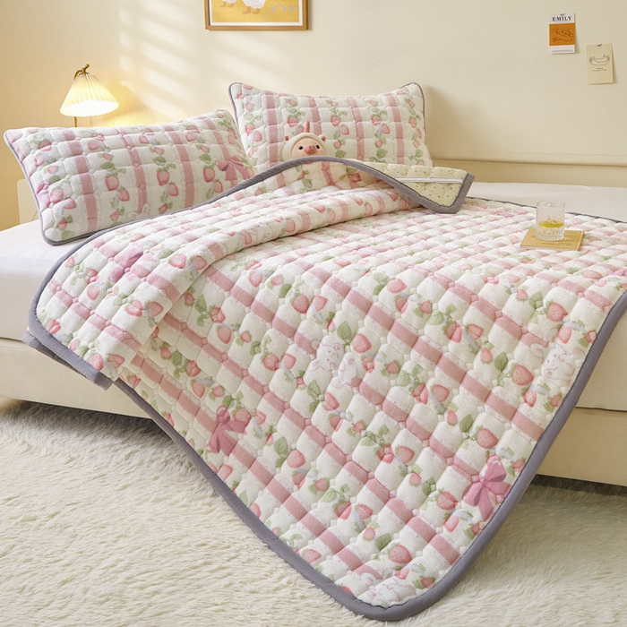 91家纺网 家纺一手货源 找家纺 卡伦家纺 2025新款A类牛奶绒夹棉加厚床垫单人双人床垫保护垫 青春曲调