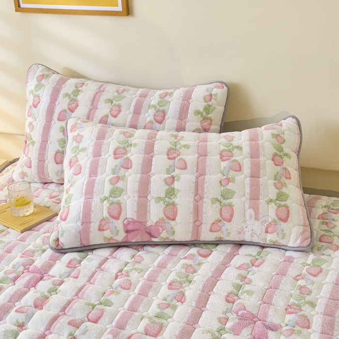 91家纺网 家纺一手货源 找家纺 卡伦家纺 2025新款A类牛奶绒夹棉加厚床垫单人双人床垫保护垫 青春曲调