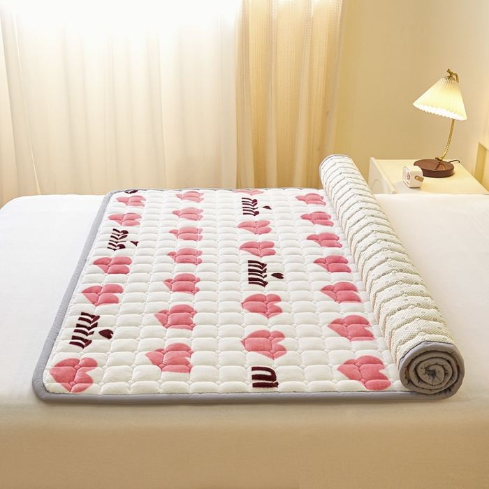 91家纺网 家纺一手货源 找家纺 卡伦家纺 2025新款A类牛奶绒夹棉加厚床垫单人双人床垫保护垫 甜蜜爱心