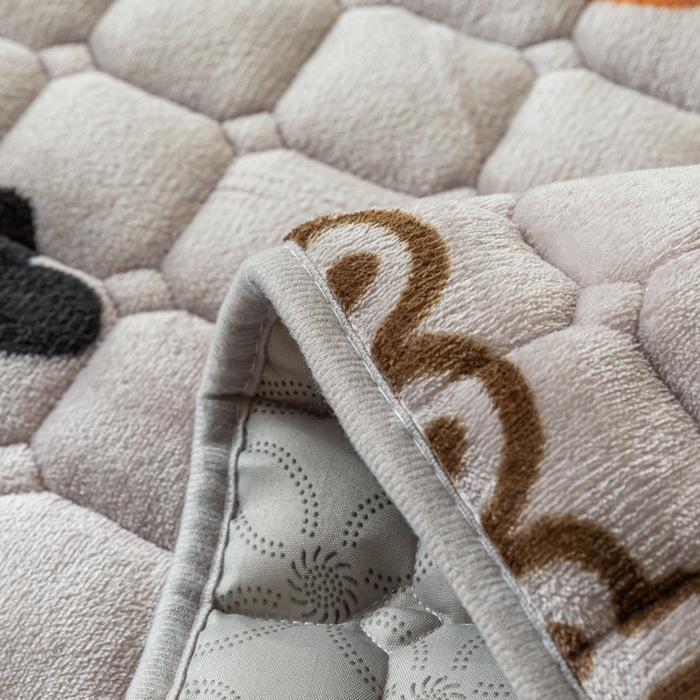 91家纺网 家纺一手货源 找家纺 卡伦家纺 2025新款A类牛奶绒夹棉加厚床垫单人双人床垫保护垫 甜心小熊