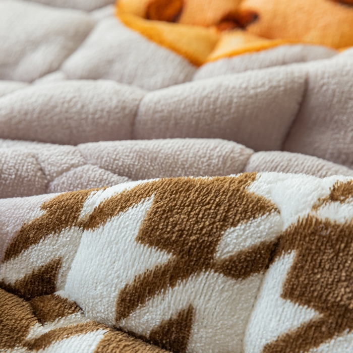 91家纺网 家纺一手货源 找家纺 卡伦家纺 2025新款A类牛奶绒夹棉加厚床垫单人双人床垫保护垫 甜心小熊