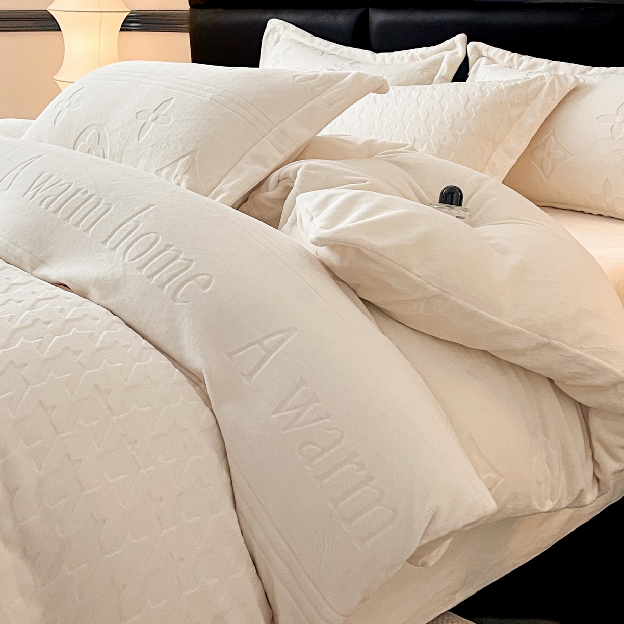 （总）爱家（原缔乐家纺） 2025新款A类牛奶雕花绒四件套 浪漫主义系列（床盖加20）