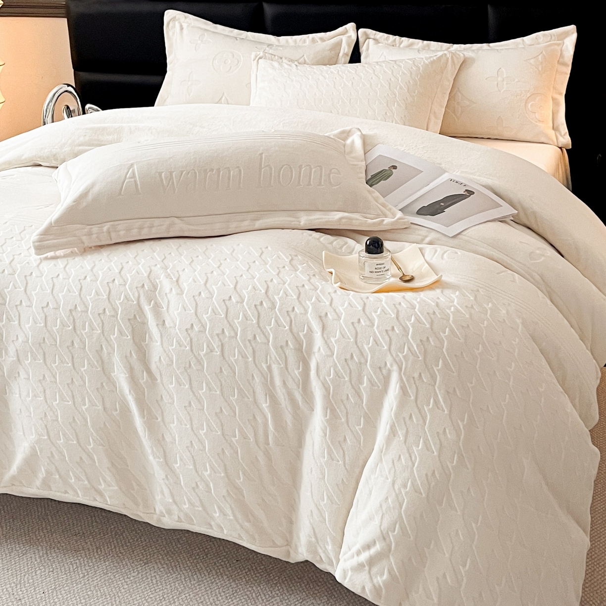 91家纺网 家纺一手货源 找家纺 （总）爱家（原缔乐家纺） 2025新款A类牛奶雕花绒四件套 浪漫主义系列（床盖加20）