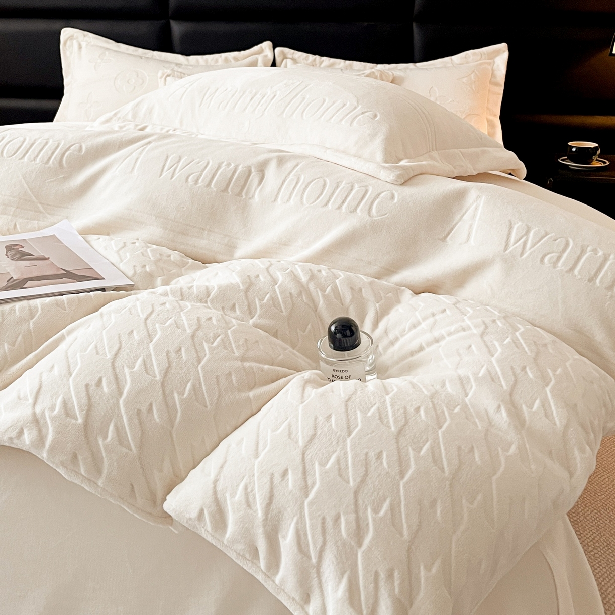 91家纺网 家纺一手货源 找家纺 （总）爱家（原缔乐家纺） 2025新款A类牛奶雕花绒四件套 浪漫主义系列（床盖加20）